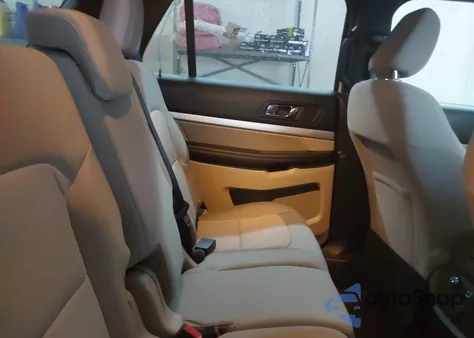 2018 Ford Explorer z USA, uszkodzony, nr VIN 1FM5K8B81JGC44990